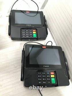 Deux processeurs de carte de crédit Ingenico Isc Touch 480 avec support de carte de crédit Ingenico