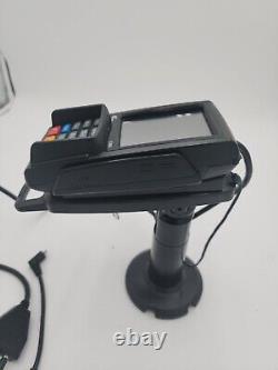 Terminal de carte de crédit PAX S300 avec clavier PIN intégré et support verrouillable.